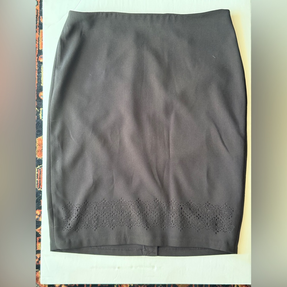 Banana Republic Black Pencil Skirt knee length. NWT size 6